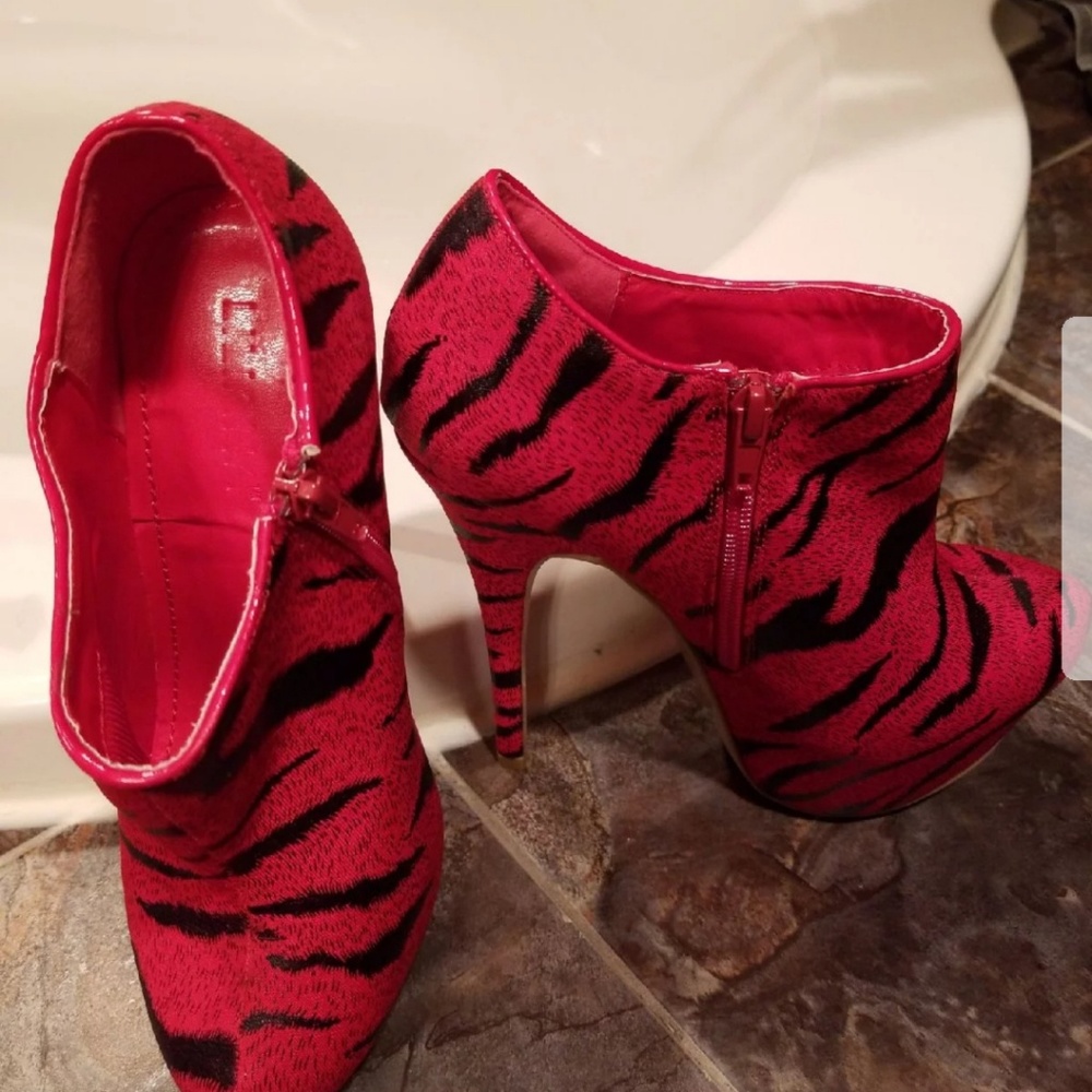 Red booties - Picture 3 of 5